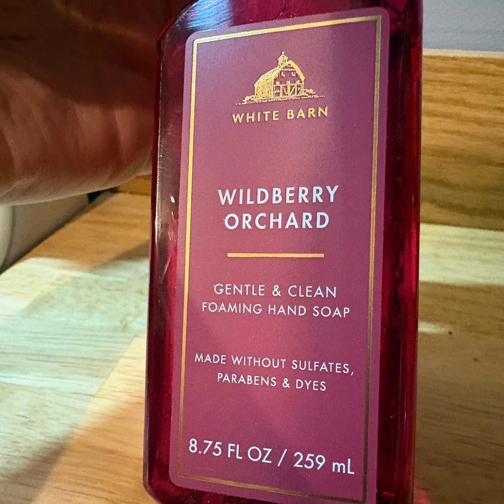 White Barn Wildberry Orchard Foaming Hand Soap